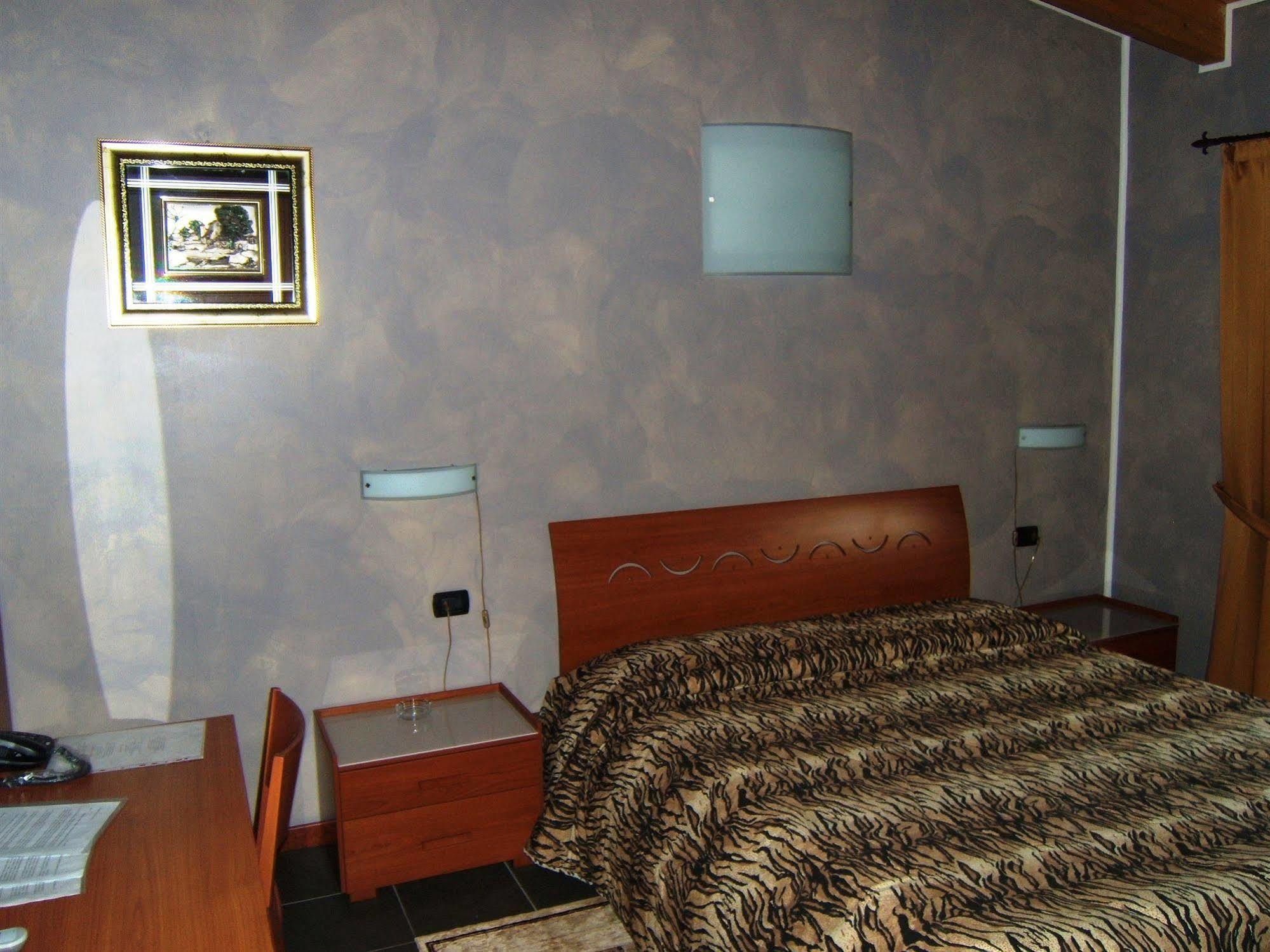 Hotel Empire Resort Iseo Exterior photo